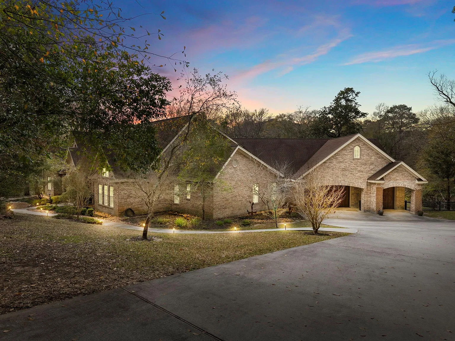 5 bed, 5.0 bath, 5042 sqft, $5,400 — Photo 3