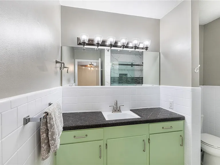 209 Helena St — Photo 17