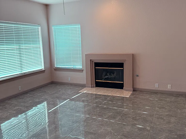 819 Bryce Canyon St SE — Photo 8