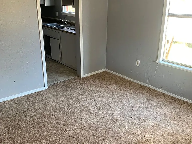 3032 Desoto St — Photo 3