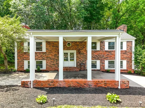 3722 Troon Dr, Uniontown, OH 44685