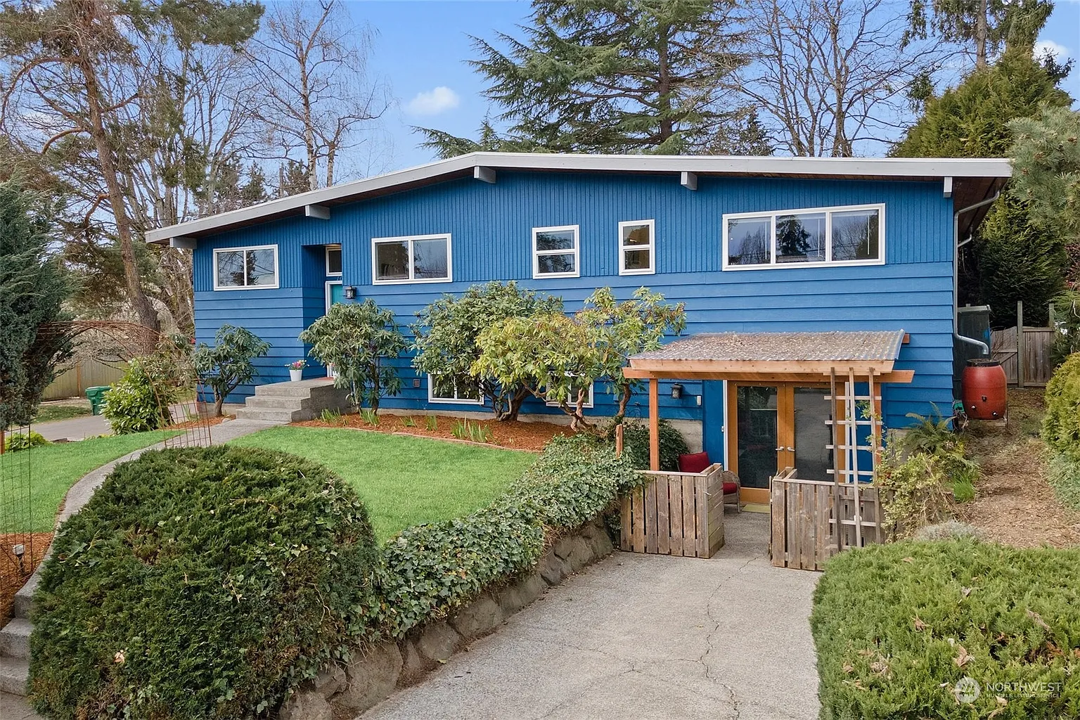 10655 32nd Avenue SW photo 1