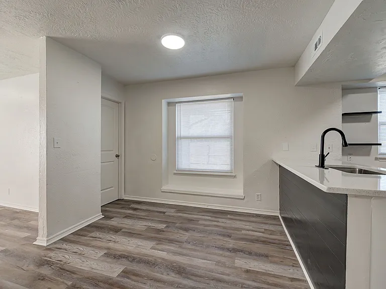 727 Vicksburg Ave — Photo 13