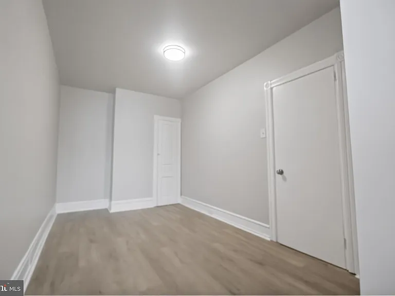 5437 Webster St — Photo 9