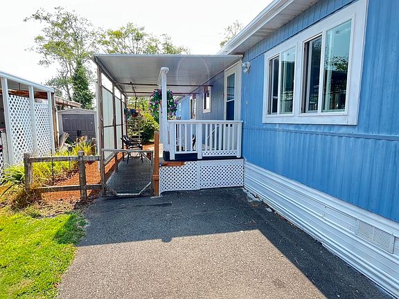 2nd image of 1210 SE 48th Pl Unit 4