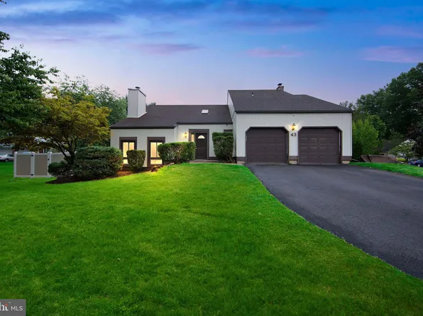 43 Bucks Meadow Ln, Newtown, PA 18940