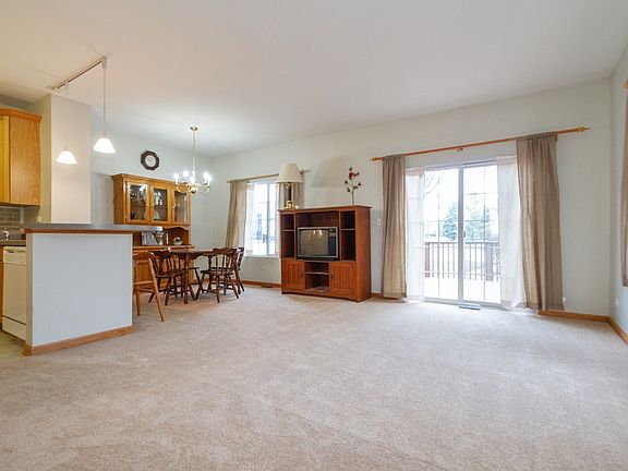 5th image of 995 Castleshire Dr #995