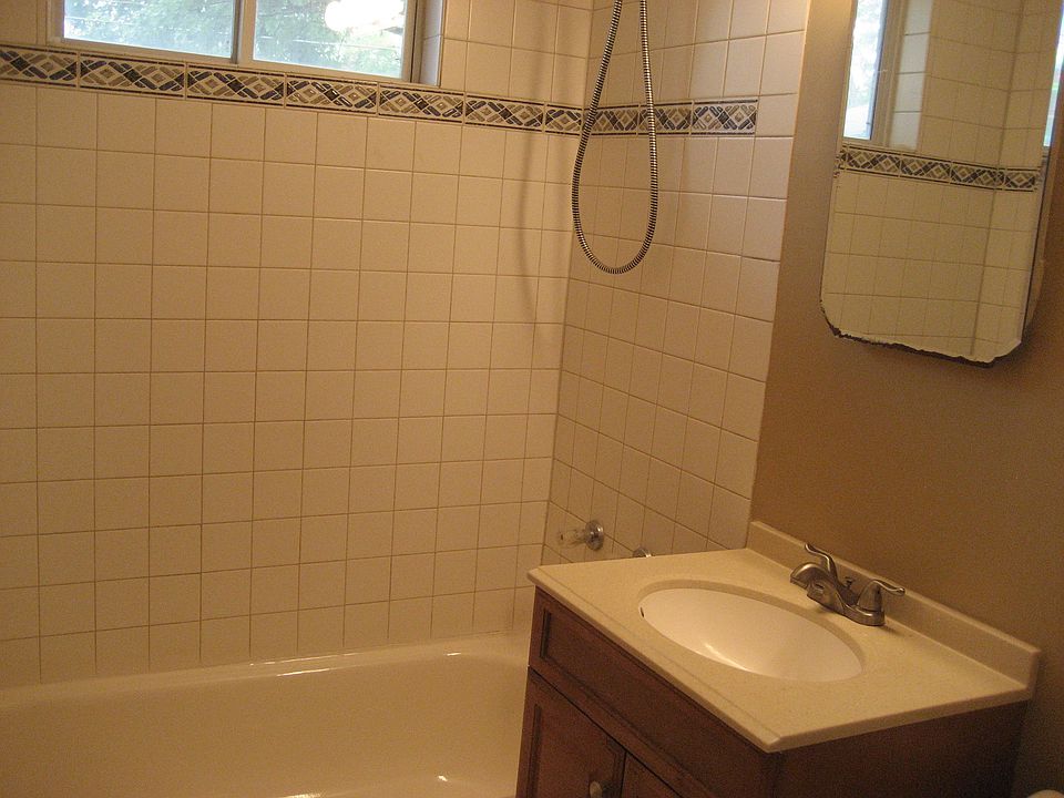 1st image of 11 Oak Ln