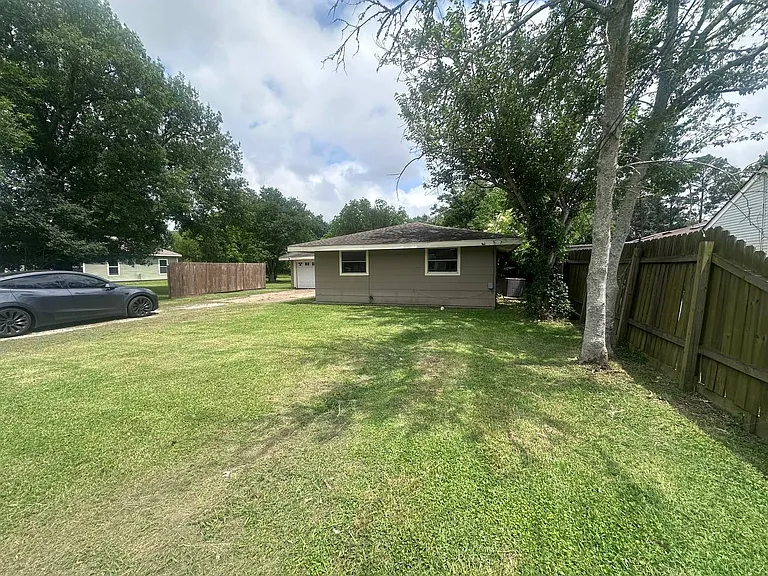 6648 Val St — Photo 2