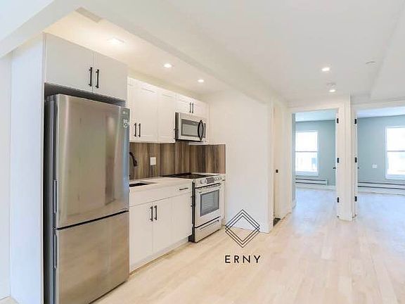 2nd image of 215 Macon St #3