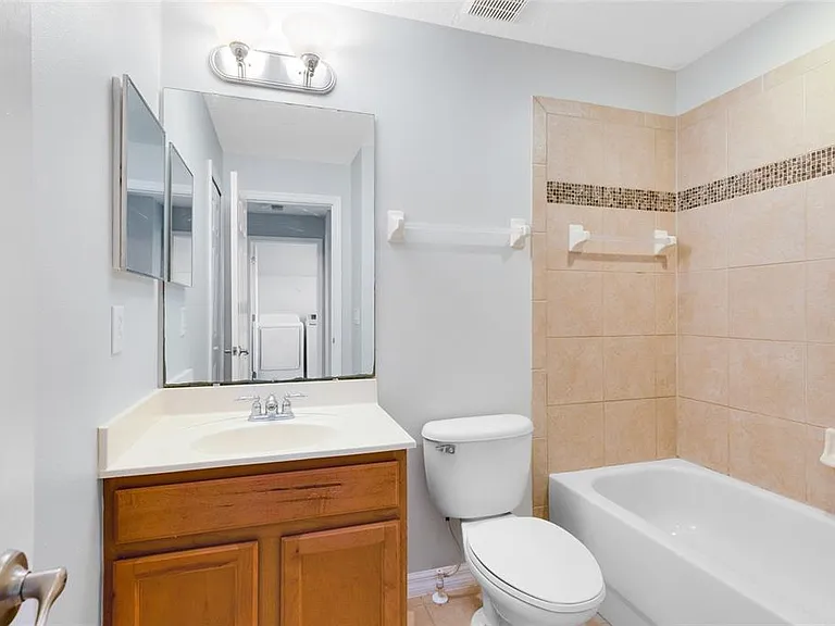 2064 Cypress Bay Blvd — Photo 17