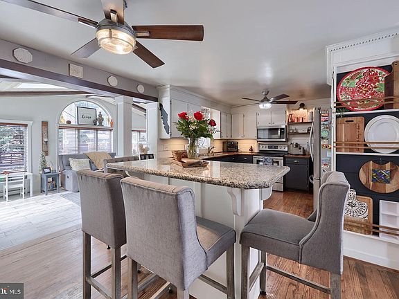 3rd image of 414 Haverhill Rd