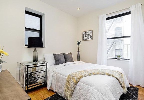 3rd image of 21 W 106th St APT 4D