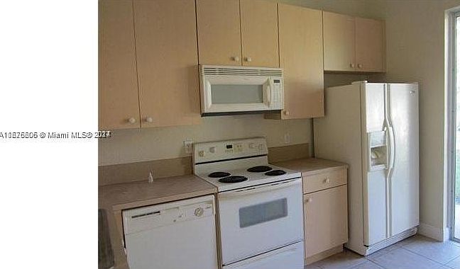 2nd image of 982 NE 37th Pl