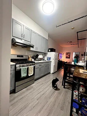 Rented by E Realty International Corp | media 5