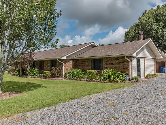 3rd image of 260 Guillory Dr