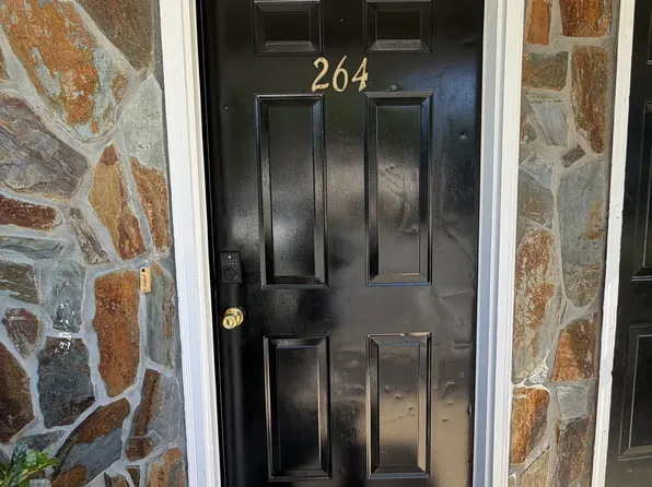 264 Meadowbrook Rd, Calhoun, GA 30701