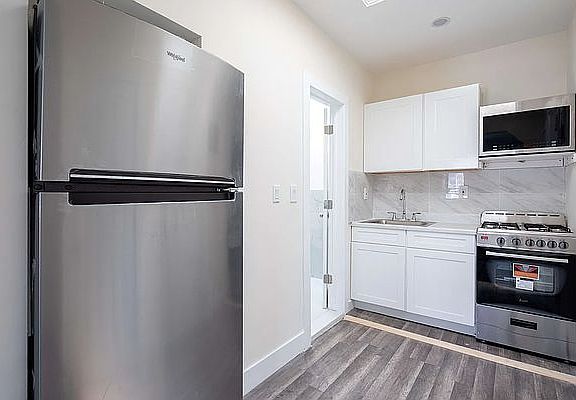 5th image of 139 Montague St #4