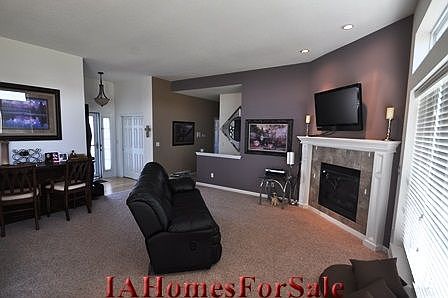 Living Room - new paint throughout house ("11)