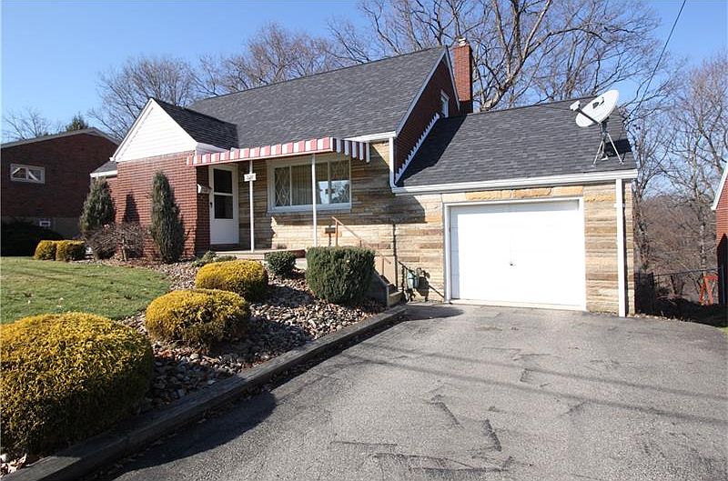 1st image of 220 Morgan St