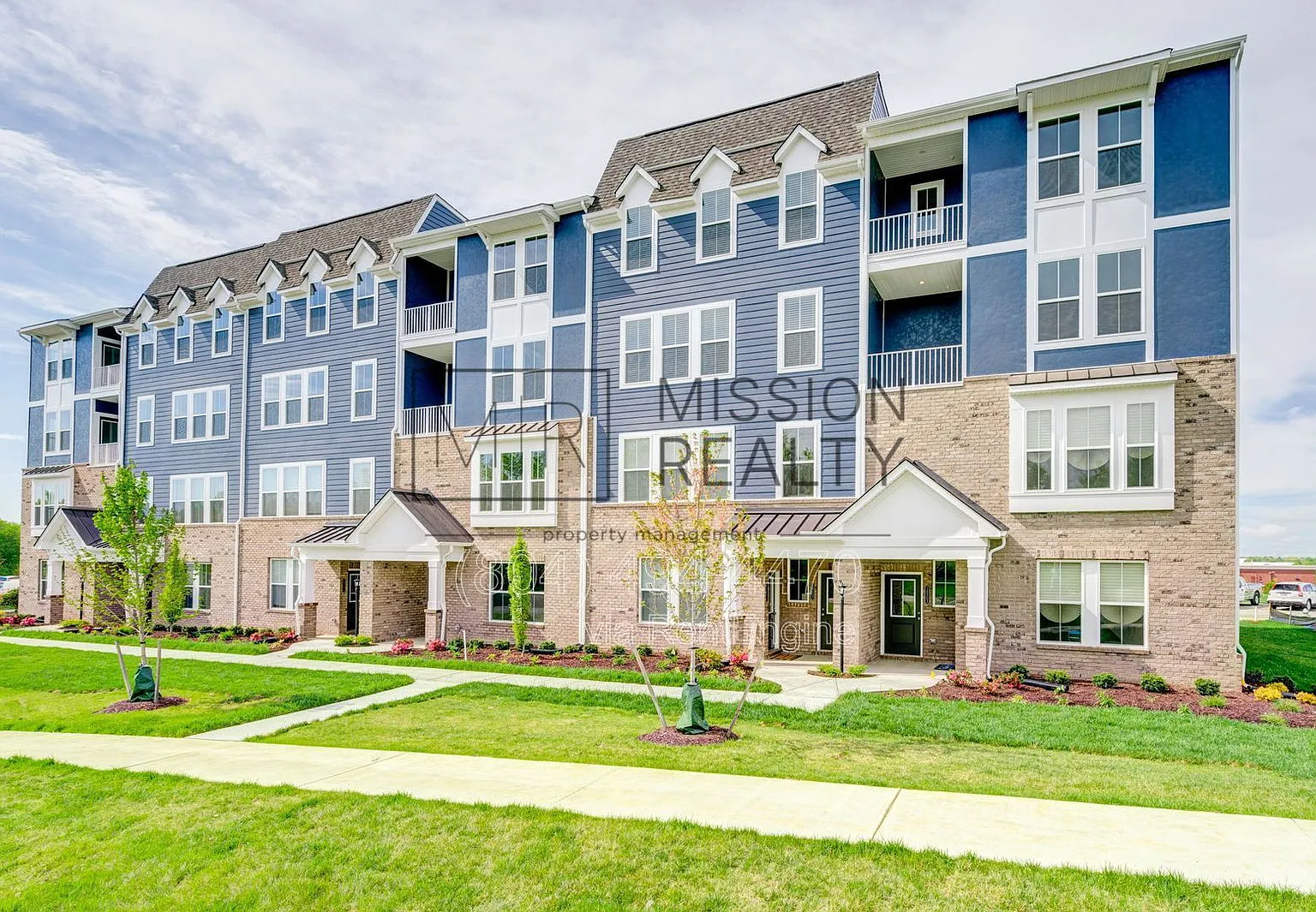 4 bed, 3.0 bath, 2304 sqft, $2,700 — Photo 1