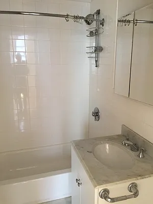 Rented by Flatiron Real Estate Advisors LLC | media 17