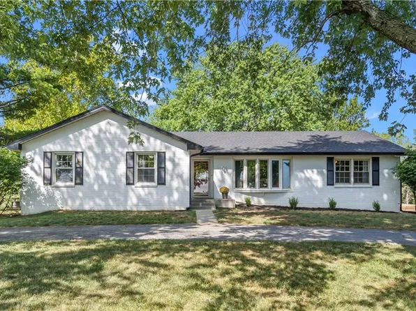 24540 Mission Belleview Rd, Louisburg, KS 66053