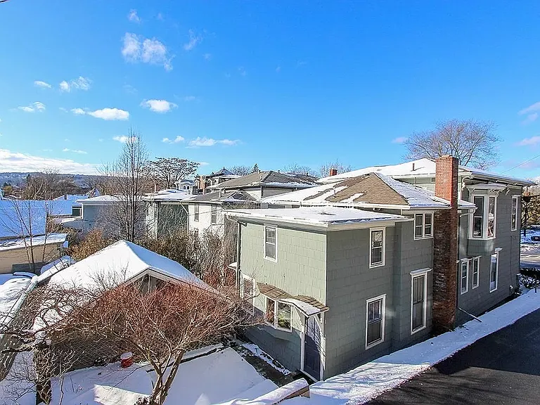 319 E Court St — Photo 2
