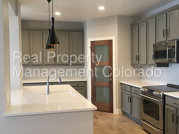 3rd image of 1140 N Cherokee St Unit 402