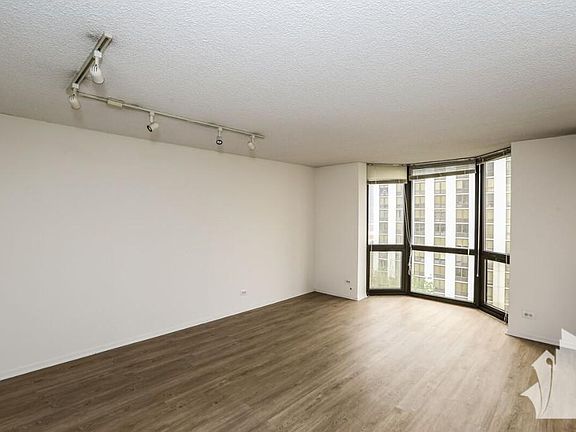 3rd image of 1000 N Lasalle Chi1000 N Lasalle Blvd #508A