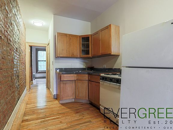 5th image of 1335 Hancock St APT 2R
