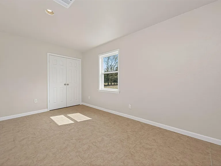 140 Marie St — Photo 27