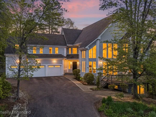 14 Hillside Ave, Southborough, MA 01772
