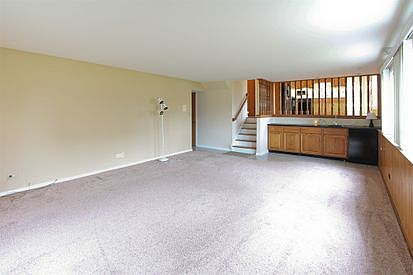 5th image of 120 N Regency Dr W