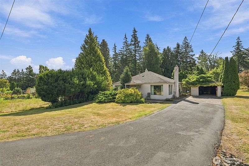 4th image of 3225 McLeod Road