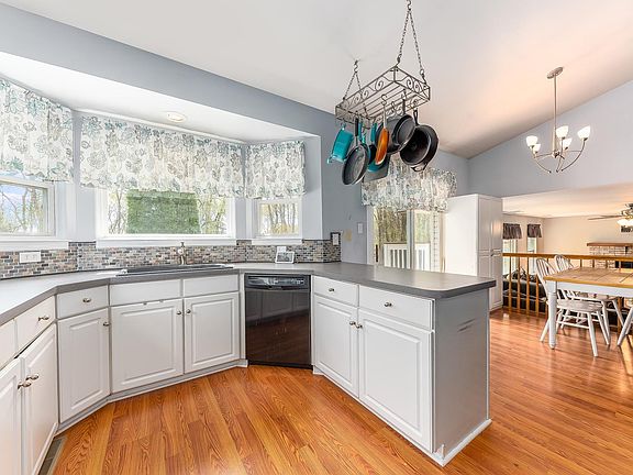 4th image of 4410 Willowbend Dr
