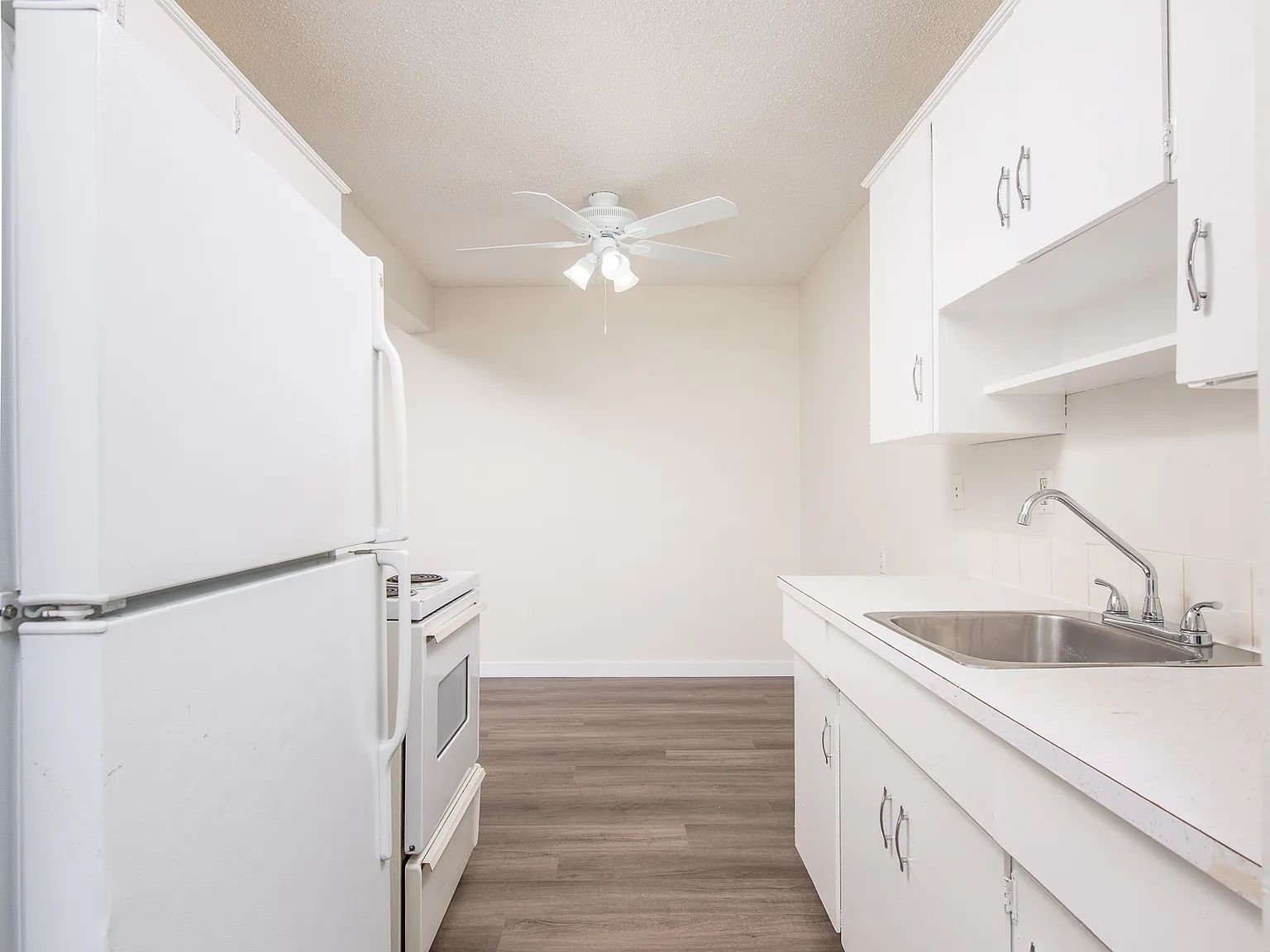 Emerald Court — Photo 3