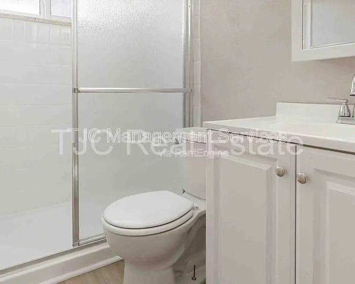 1138 N Corona St #103 — Photo 10