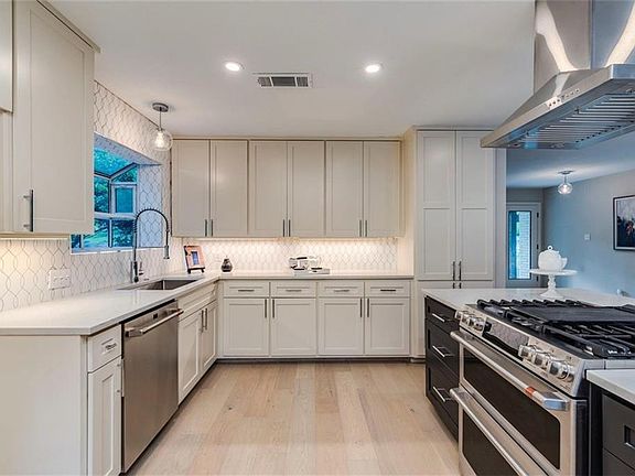 3rd image of 6404 Shoal Creek Blvd