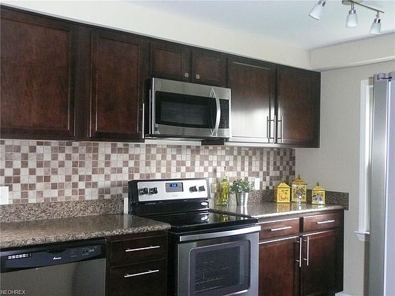 4th image of 368 E 330th St
