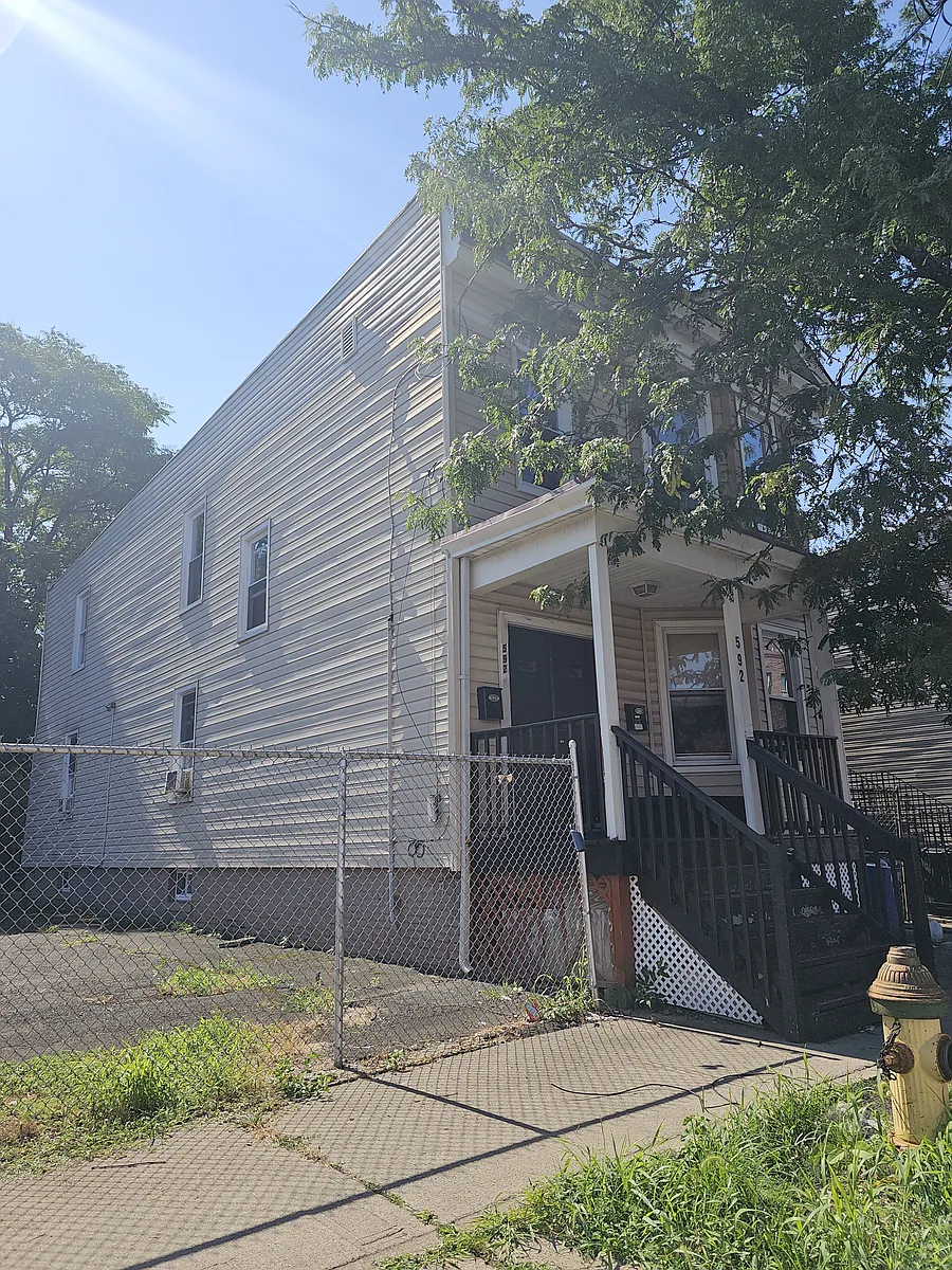 Building Photo - 592 S 20th St #2