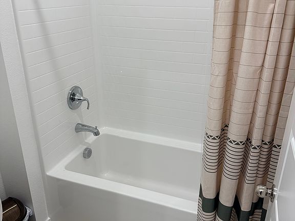 4th image of 1528 Maria Crossing Ave