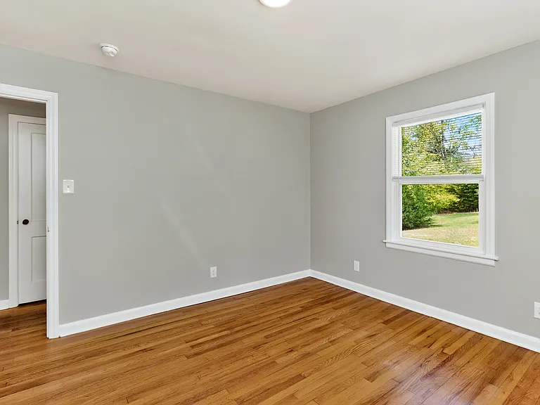 2331 Kennington Rd — Photo 9