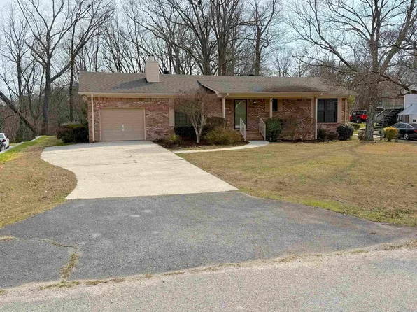 2713 Windwood Dr, Gardendale, AL 35071