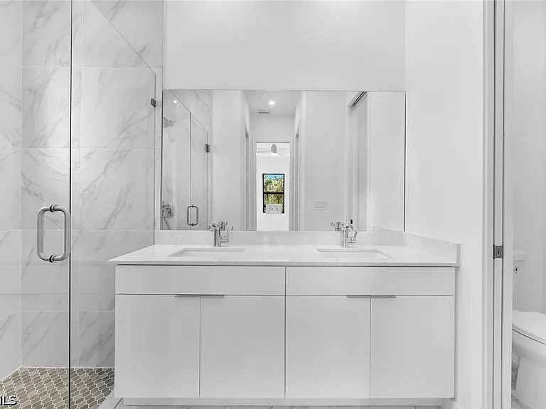 846 Cadis St E — Photo 15