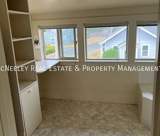 889 N Lincoln St — Photo 10