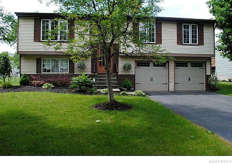 1st image of 70 Foxcroft Dr
