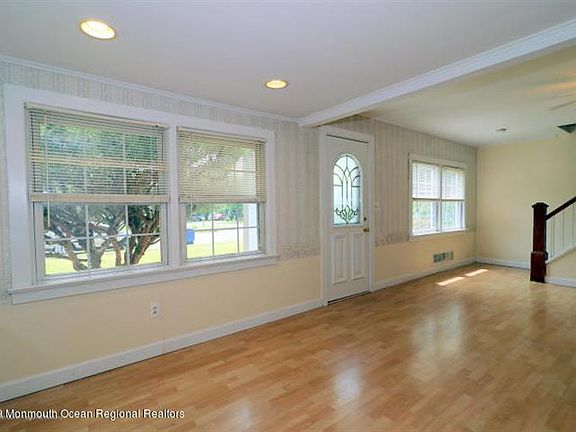 4th image of 100 Lonny Ct