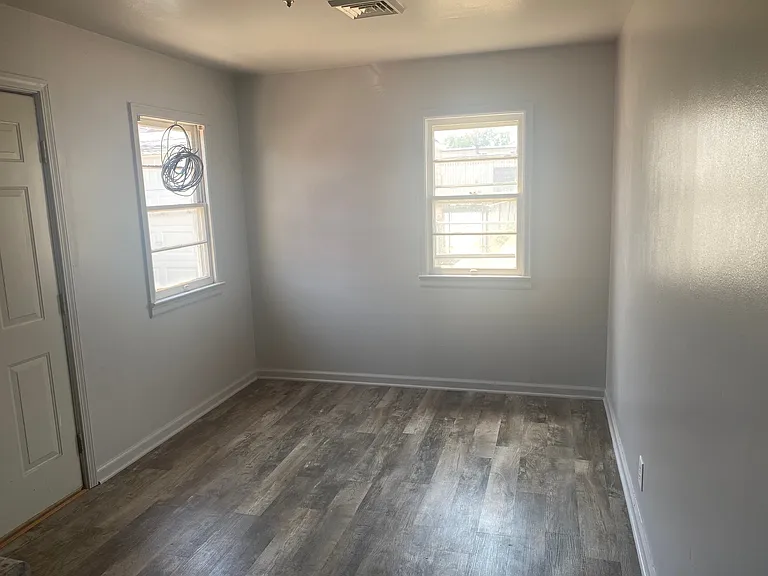 607 Morgan Ave — Photo 2
