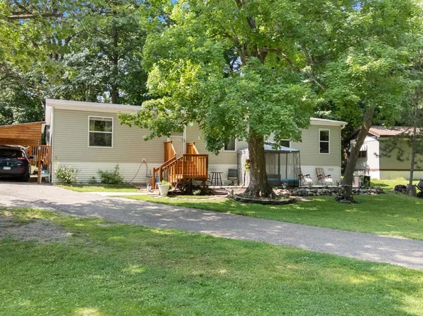 2060 Clearwater Forest Dr, South Haven, MN 55382